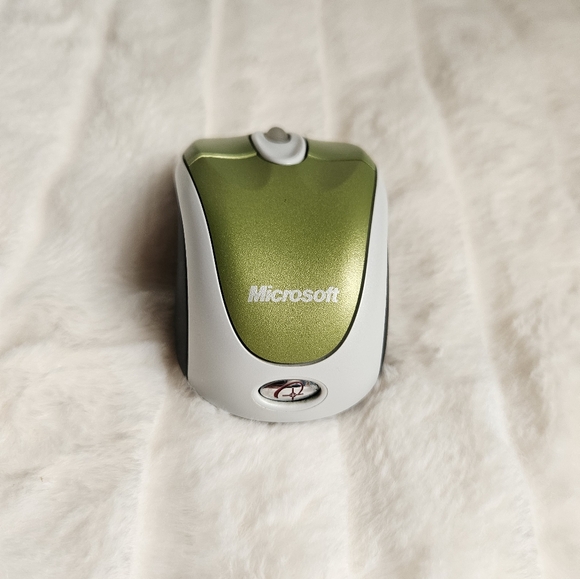 Microsoft Wireless Notebook Optical Mouse 3000 - Aloe Green - Picture 7 of 8